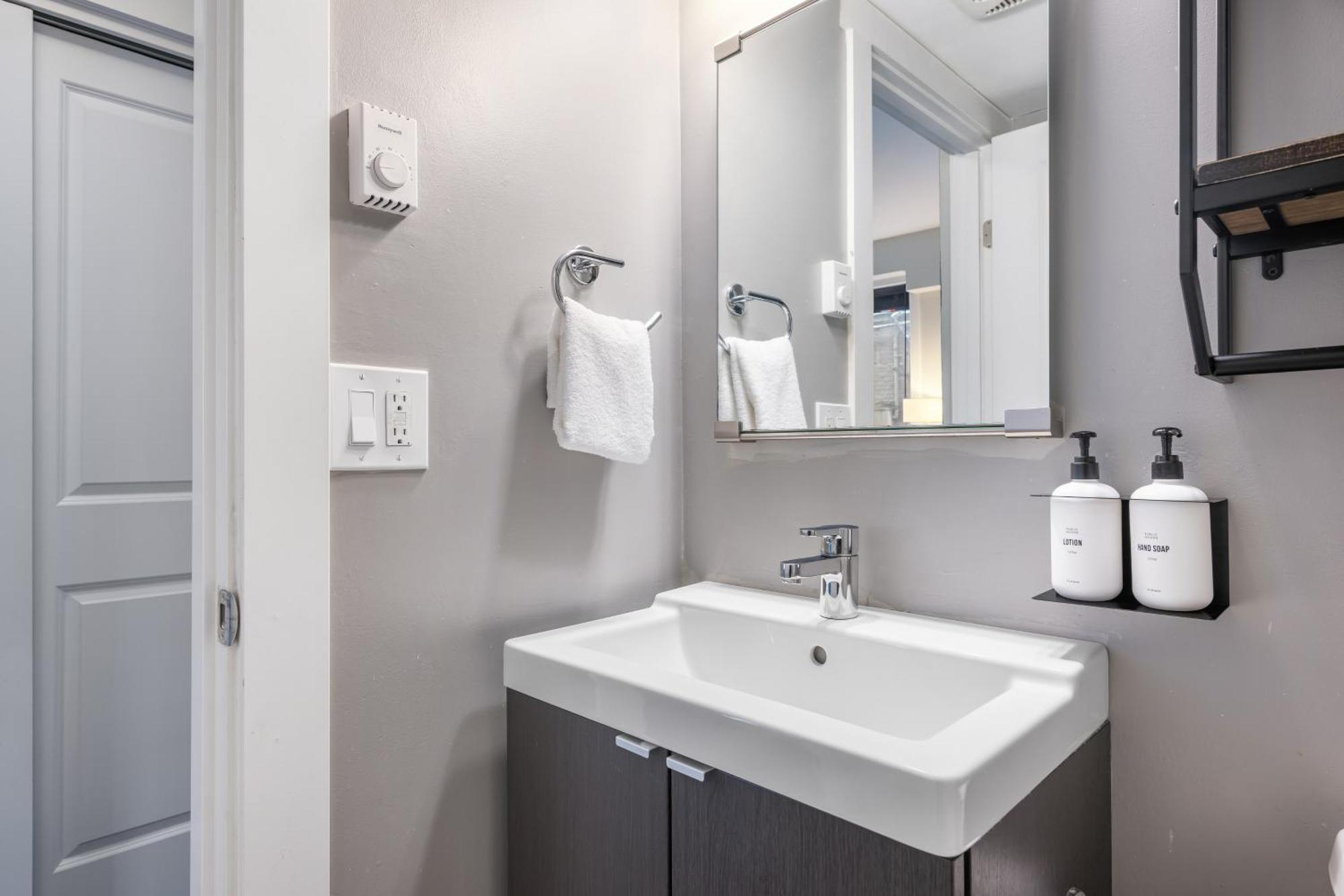 Oxford Apartment By At Mine Hospitality Seattle Eksteriør billede