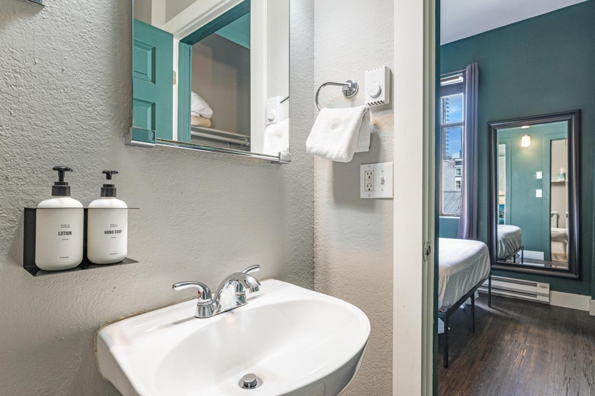 Oxford Apartment By At Mine Hospitality Seattle Eksteriør billede